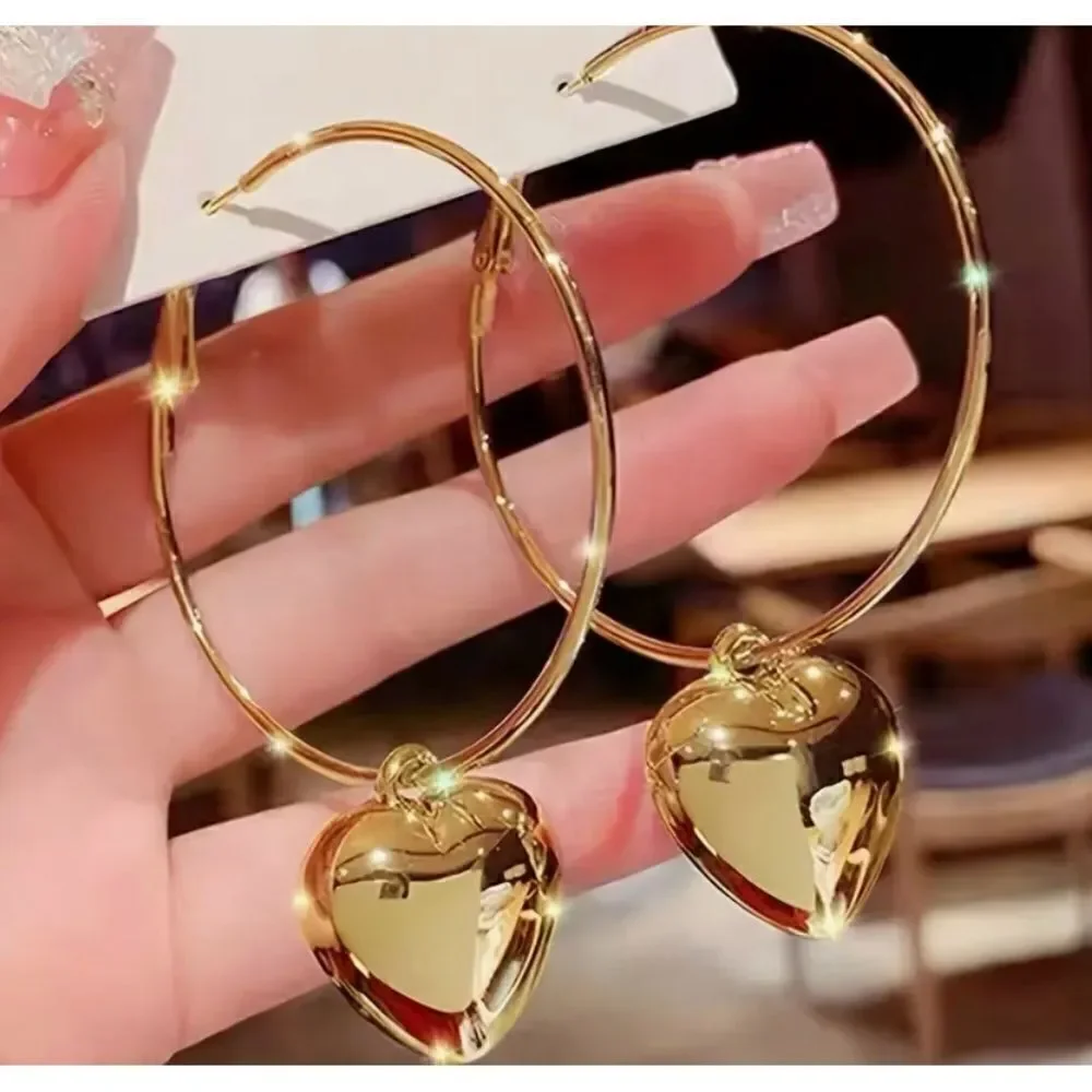 💛 Beautiful goldtone hoops with puffy gold hearts 💛